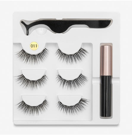 A pair of false eyelashes with fashionable magnets.