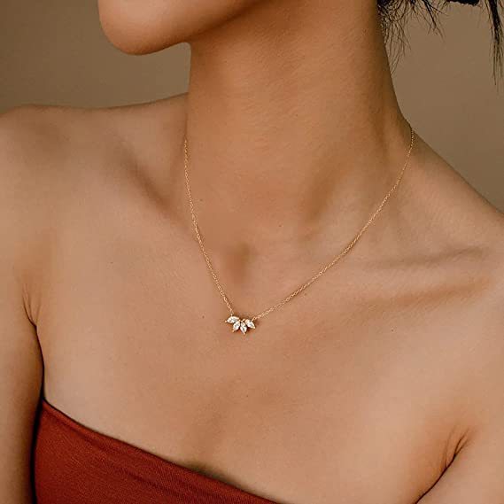 Collier minimaliste à pétales de fleurs brillantes pour femmes et filles, bijoux tendance, pendentif fleur de lotus, cadeau d'anniversaire de fête