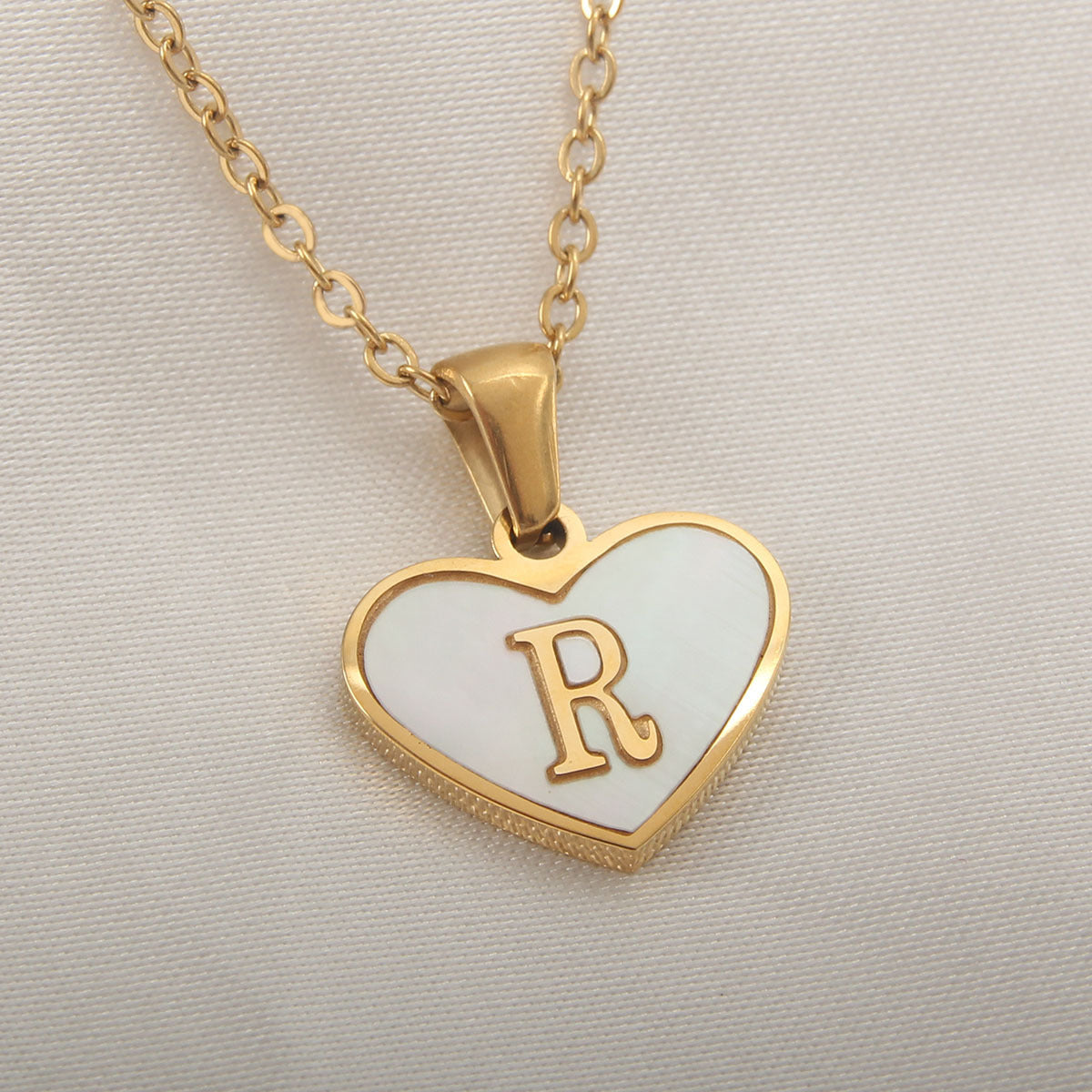 Collier en forme de cœur de 26 lettres en coquillage blanc, chaîne de clavicule, collier personnalisé à la mode pour femmes, bijou pour la Saint-Valentin.