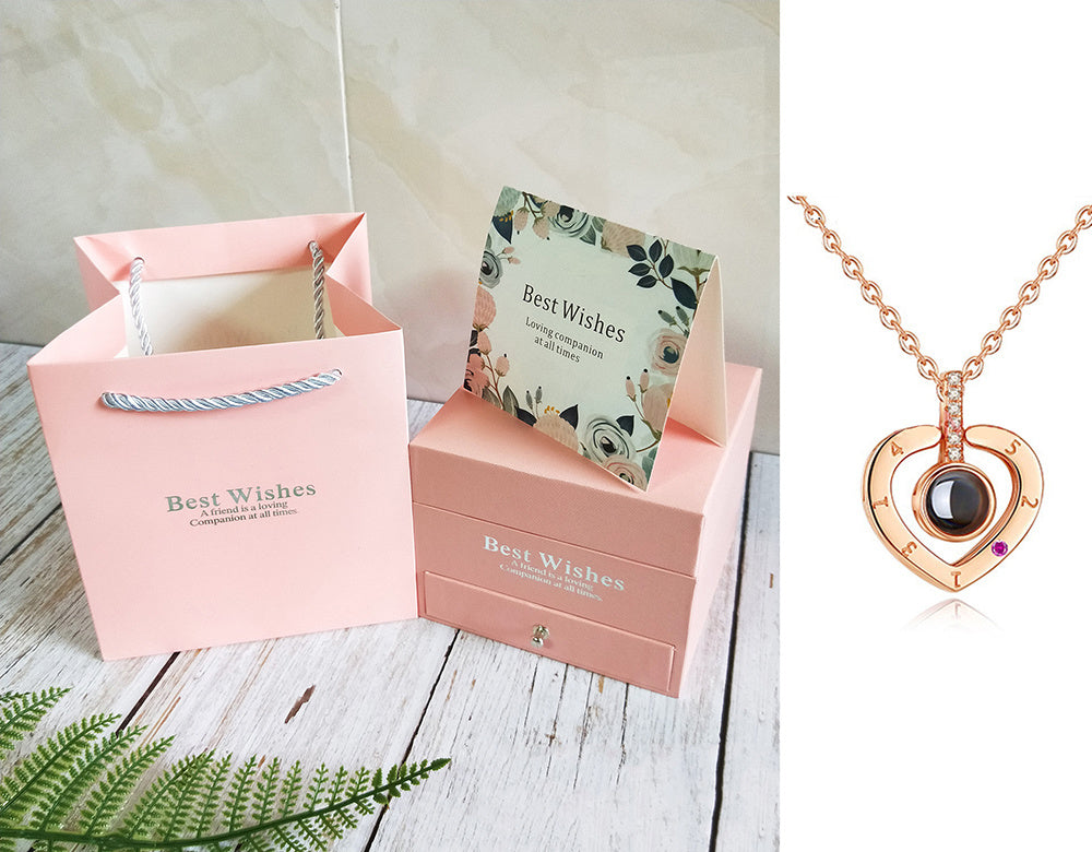 Coffret cadeau collier rose, cadeau parfait pour la Saint-Valentin.