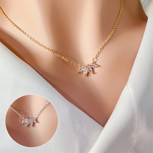 Collier minimaliste à pétales de fleurs brillantes pour femmes et filles, bijoux tendance, pendentif fleur de lotus, cadeau d'anniversaire de fête