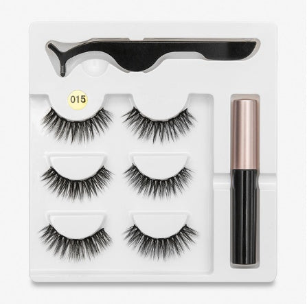 A pair of false eyelashes with fashionable magnets.