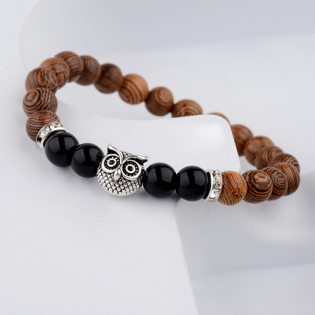 Bracelet hibou en pierre givrée et grain de bois