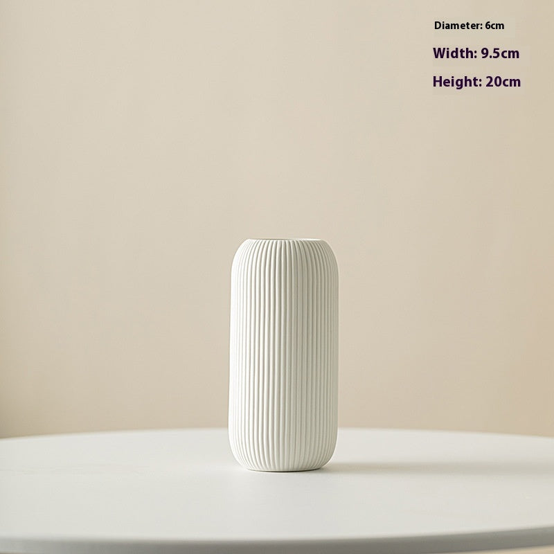 Vase en céramique à motif vertical avec une apparence de haute qualité