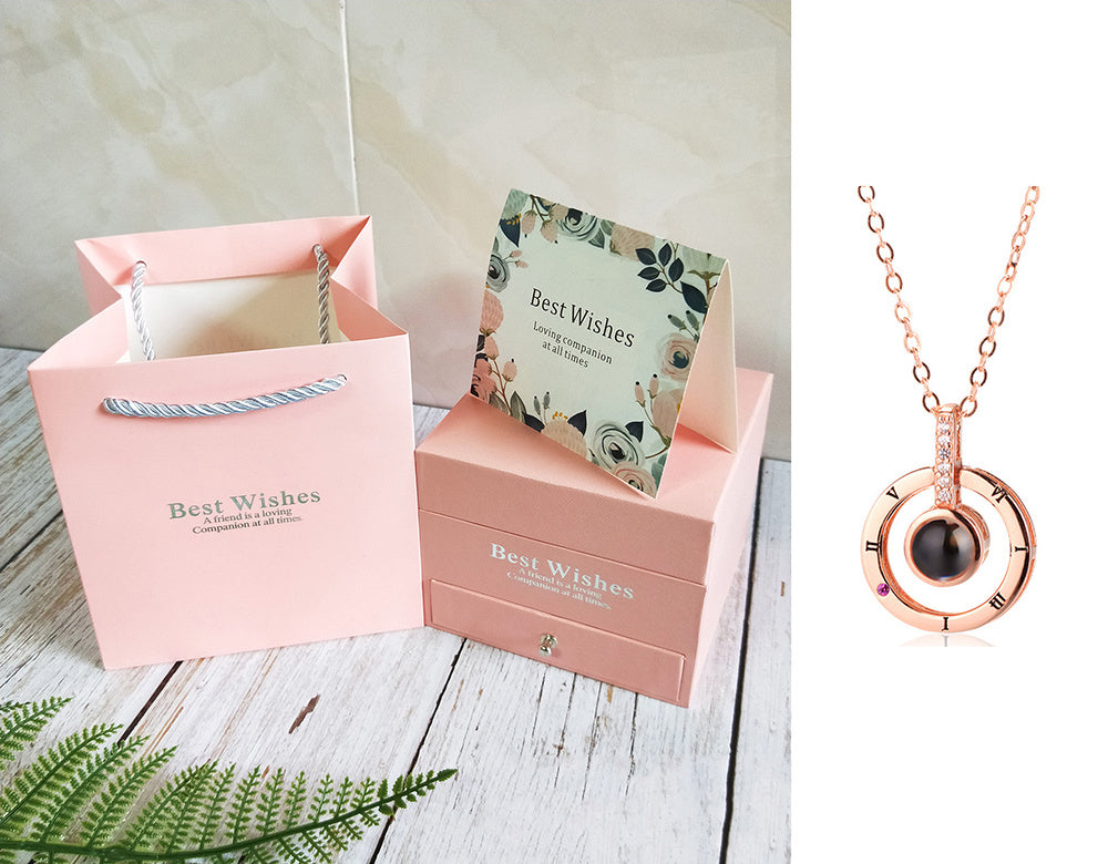 Coffret cadeau collier rose, cadeau parfait pour la Saint-Valentin.