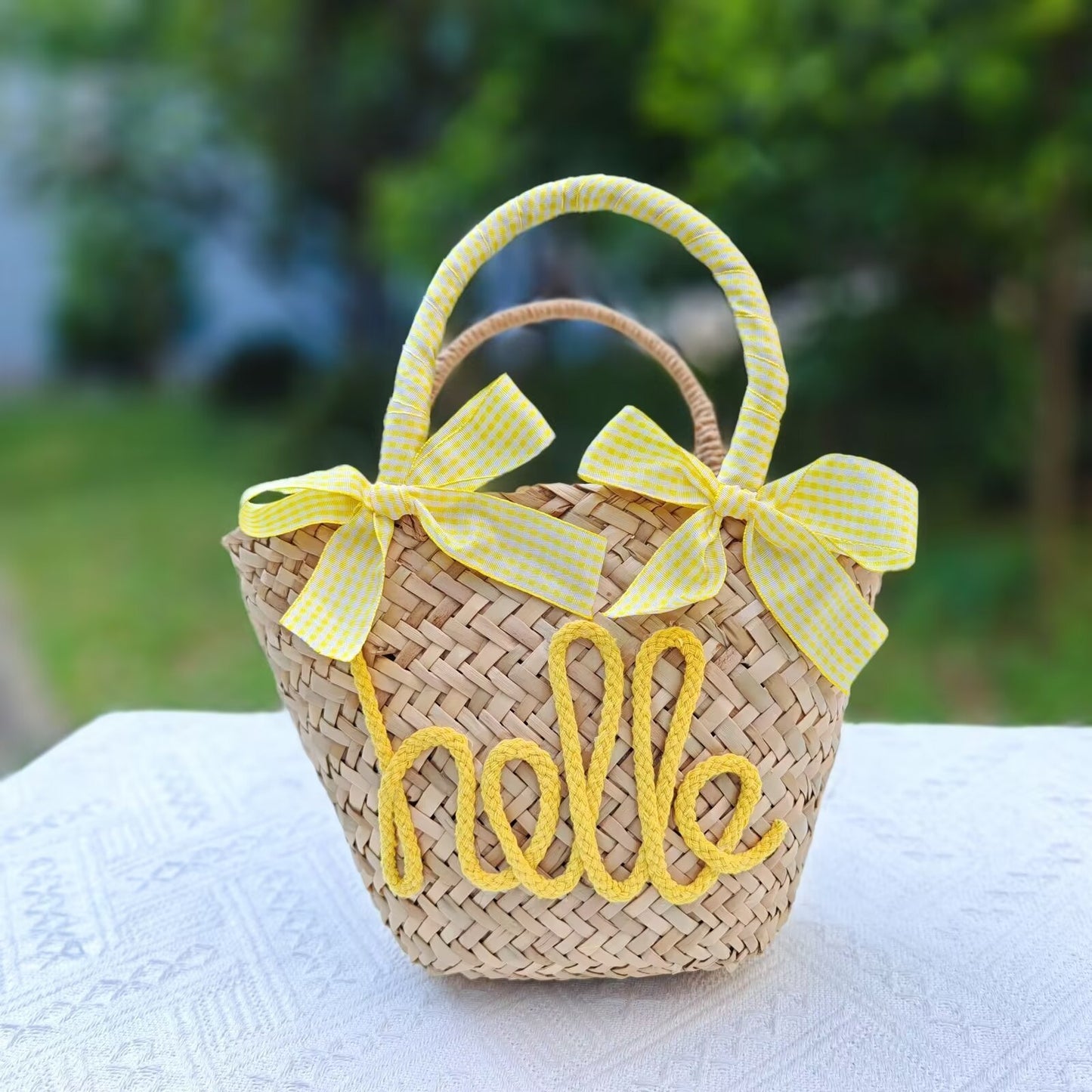 Sac à main tissé couleur bonbon avec lettres personnalisées