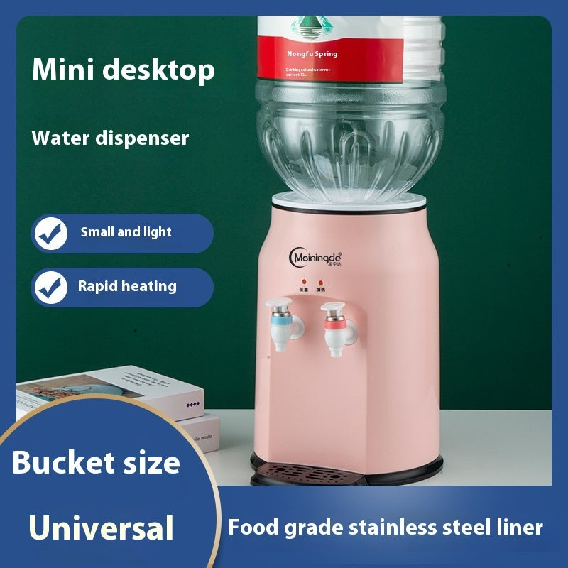 Petit distributeur d'eau de bureau en cartoon chaud et froid.