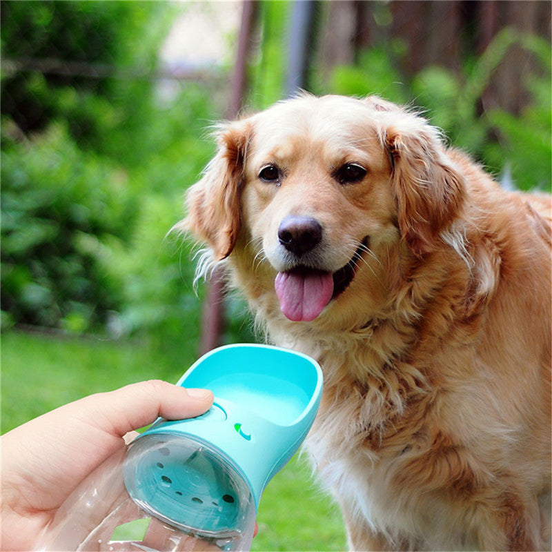 Gobelet d'eau pour animaux de compagnie, bouteille d'eau portable pour l'extérieur.