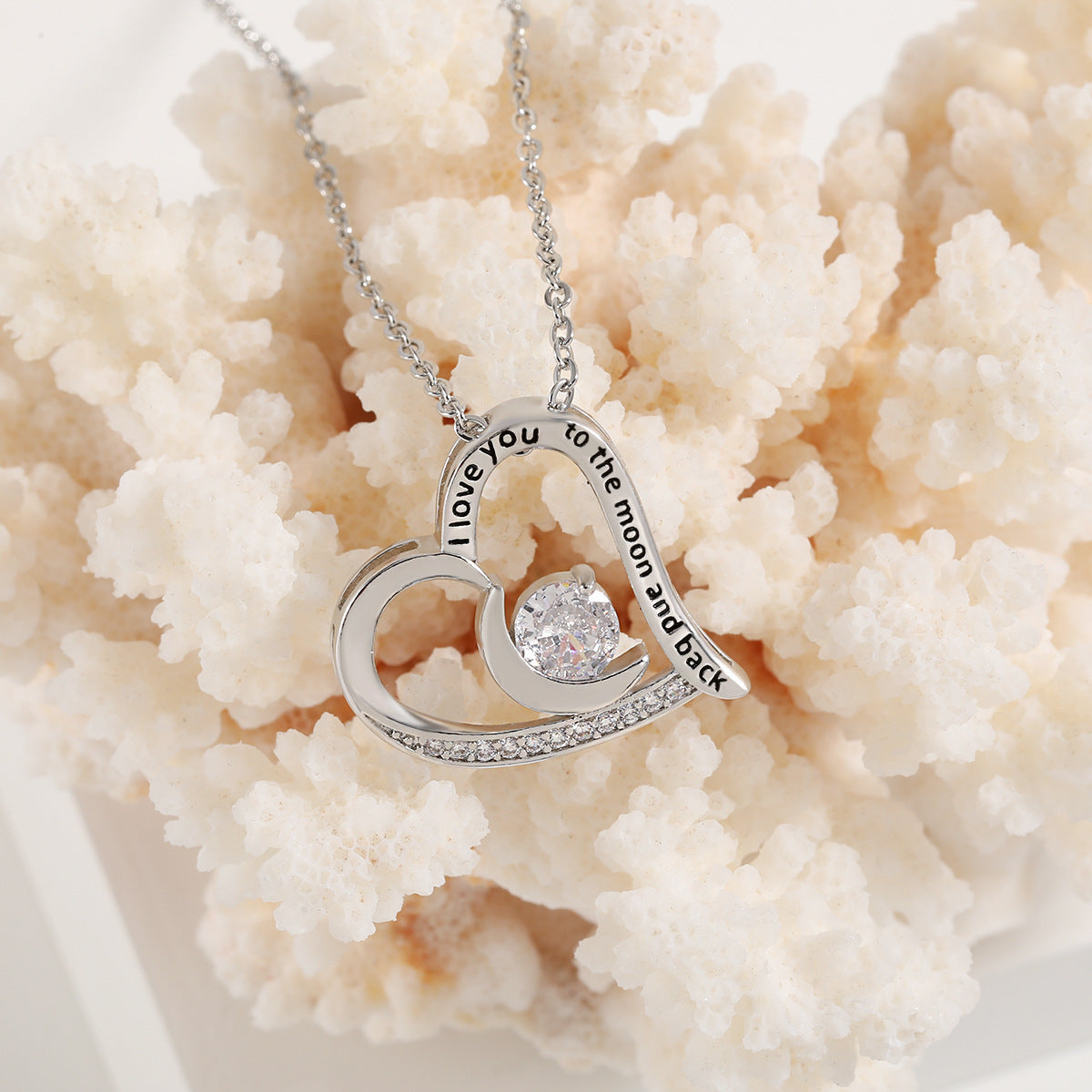 Collier d'amour avec des strass et des lettres, collier en forme de cœur, cadeau de la Saint-Valentin, personnalité de mode.