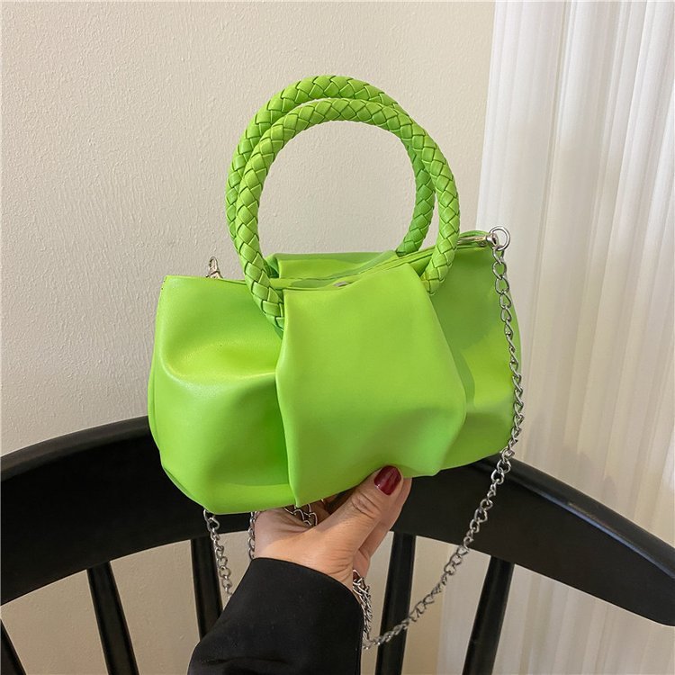 Sac à bandoulière en toile plissée avec chaîne pour le portable et le dessous de bras