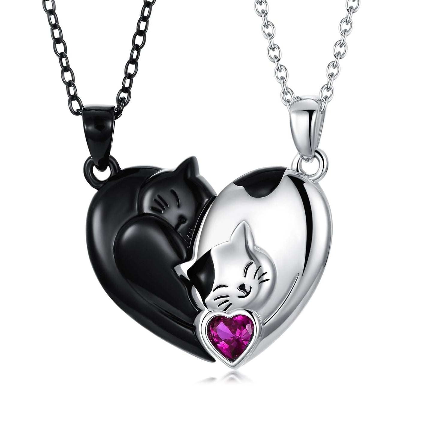 Collier avec un chat mignon noir et blanc et un couple de coutures