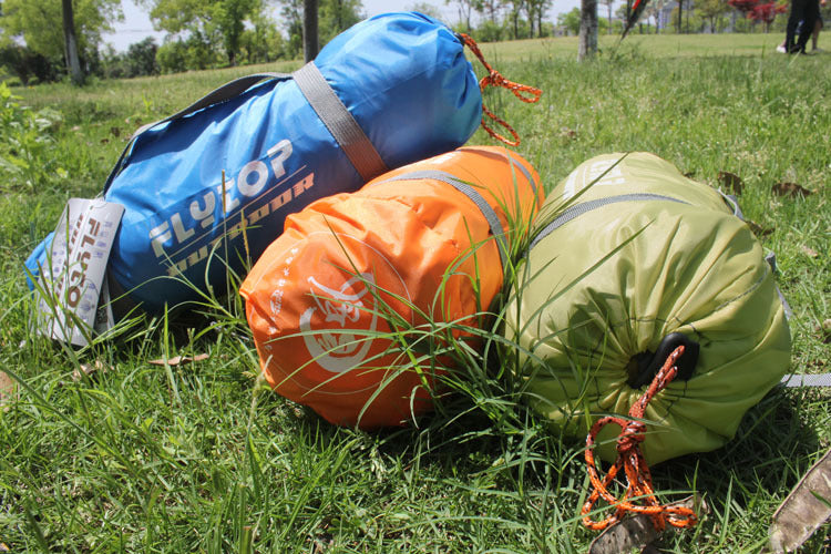 Tentes de camping doubles imperméables pour l'extérieur Équipement de camping ultra-léger pour les hautes montagnes et les champs de neige.