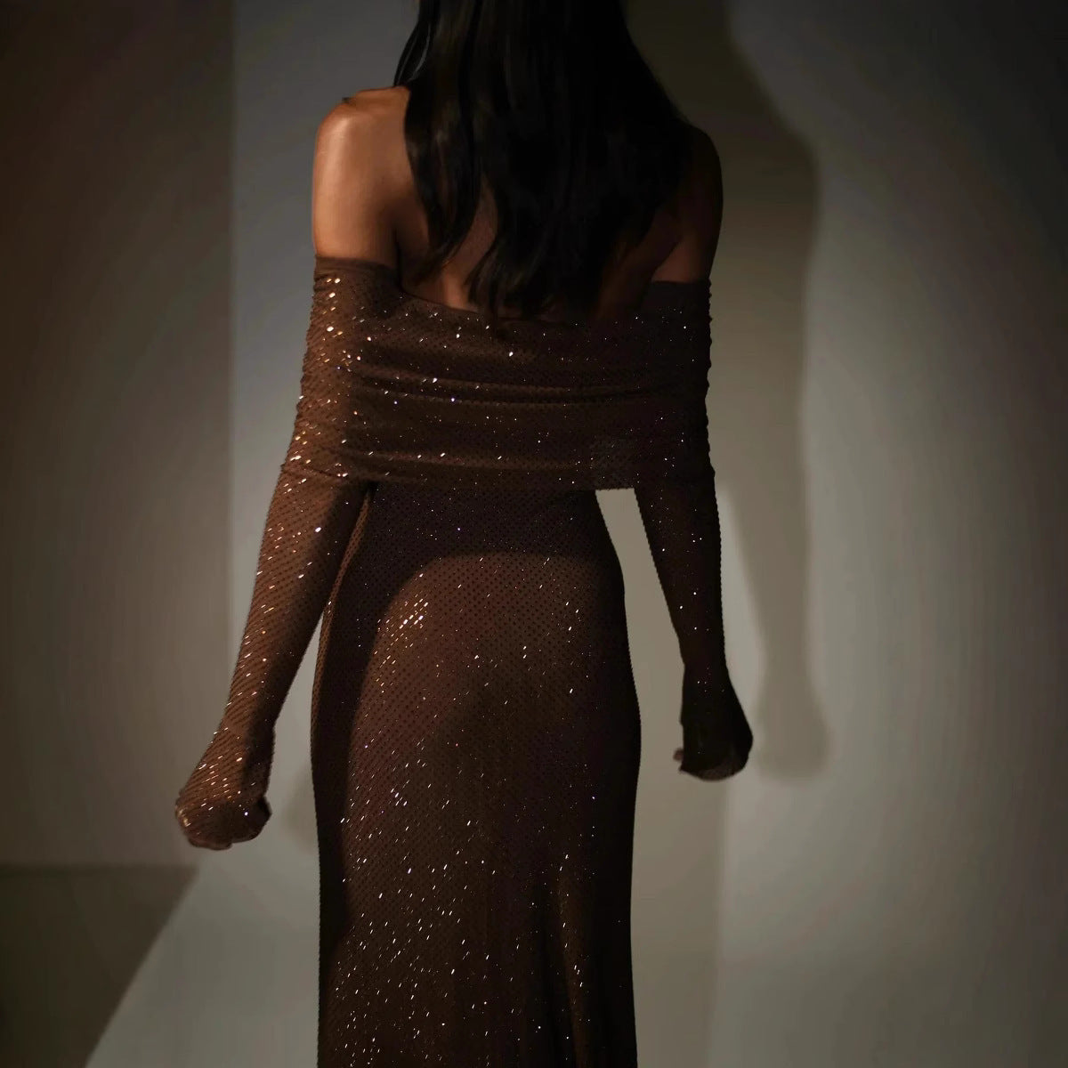 Robe sexy de luxe sans bretelles à manches longues avec strass