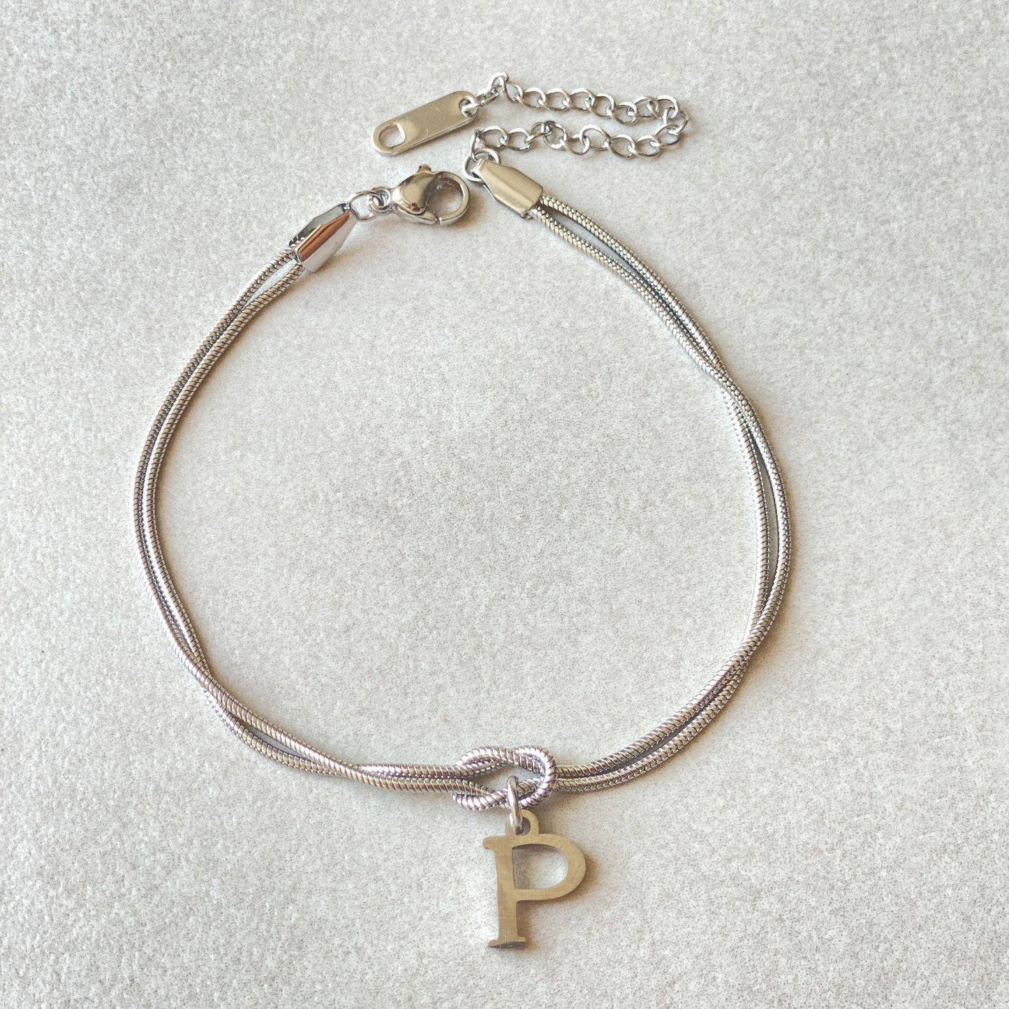 Nouveau bracelet en forme de nœud d'amour A-Z pour femmes, couple, couleur or, bracelet délicat en chaîne serpent, bijou en acier inoxydable, cadeau pour la Saint-Valentin.