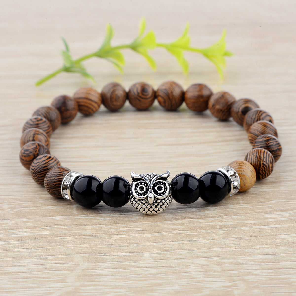 Bracelet hibou en pierre givrée et grain de bois