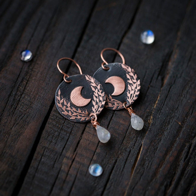 Boucles d'oreilles en forme de croissant de lune en cuivre rouge sculpté rétro.