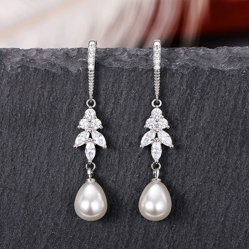 Boucles d'oreilles longues en perles pour femme minceur