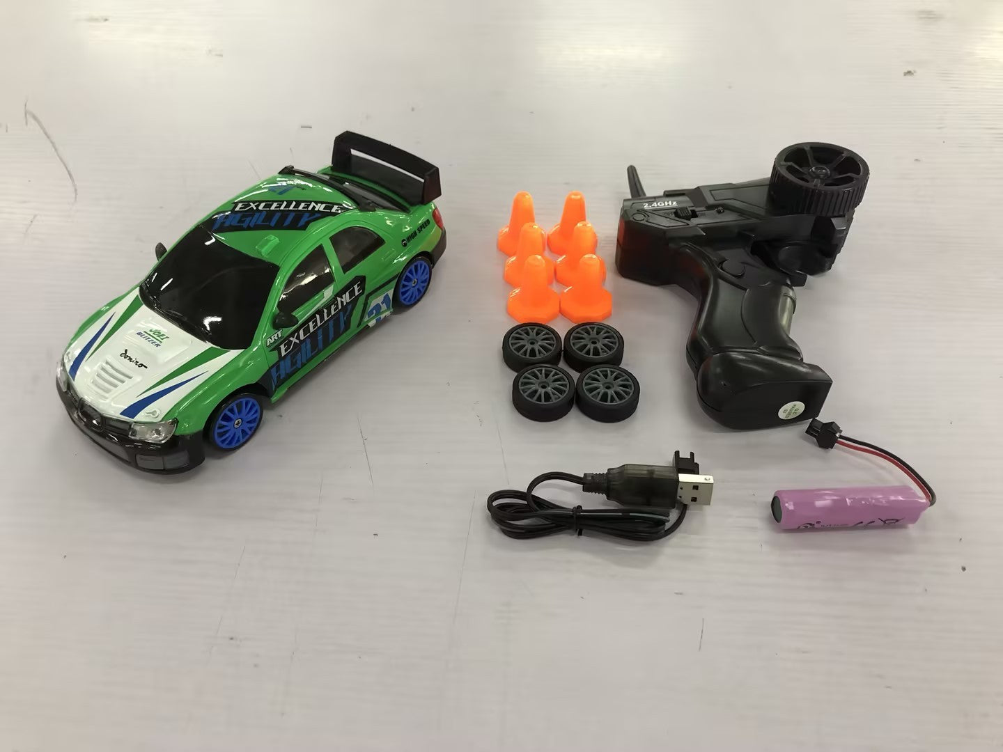 Voiture télécommandée de dérive 2.4G 4WD, modèle GTR AE86, jouet de voiture de course RC pour enfants, cadeaux de Noël.