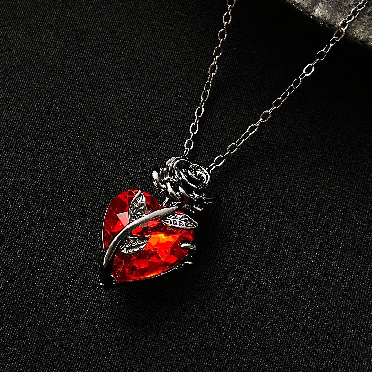 Collier Punk Rose Love, bijou de mode, pendentif en forme de cœur sur chaîne clavicule, pour la Saint-Valentin.