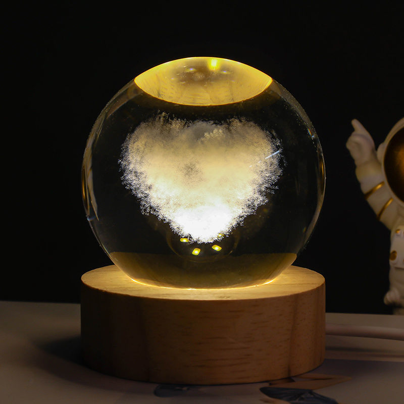 Ciel étoilé lumineux et planètes, lune, boule de cristal, petite lampe de nuit, projection d'ambiance, lumière, cadeau créatif, nouveau cadeau étrange.
