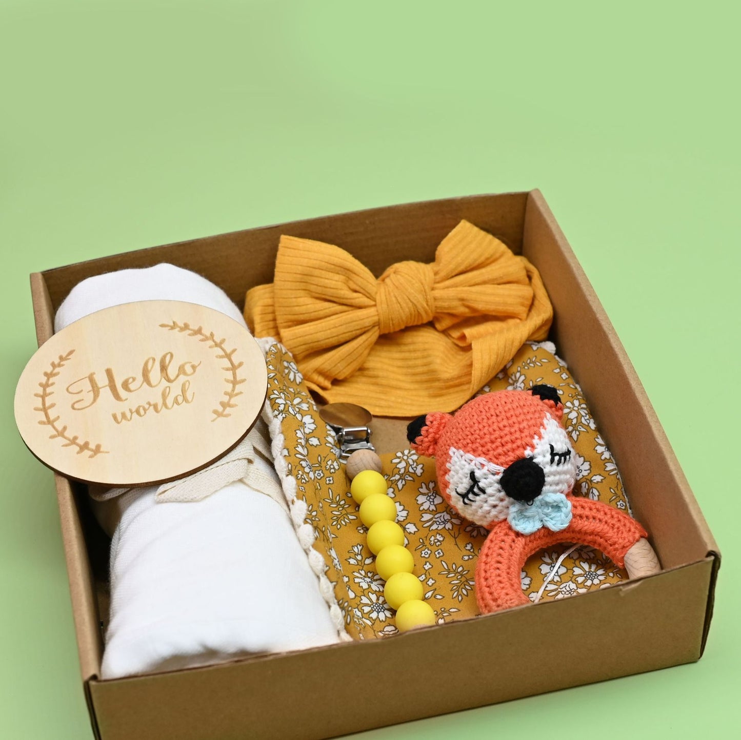 Coffret cadeau en bois de hochet pour bébé, convient aux nouveau-nés et aux bébés d'un mois.