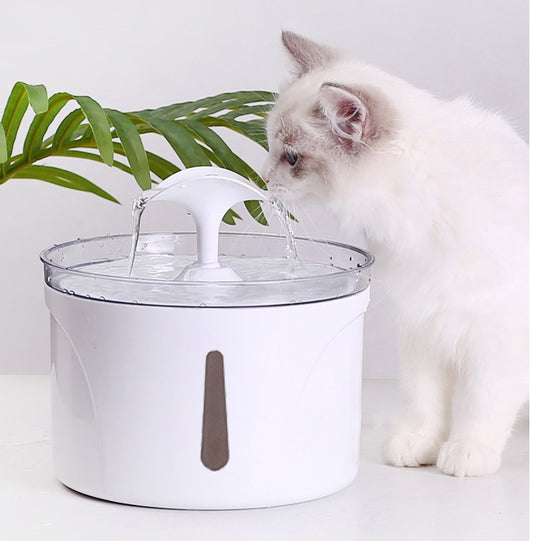 Distributeur d'eau pour animaux intelligent avec filtre circulaire automatique.