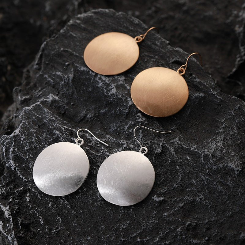 Boucles d'oreilles géométriques en alliage rond brossé de mode pour femmes, simple et de niche. - KaoKao