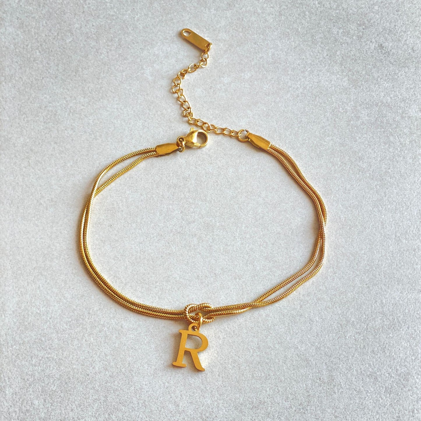 Nouveau bracelet en forme de nœud d'amour A-Z pour femmes, couple, couleur or, bracelet délicat en chaîne serpent, bijou en acier inoxydable, cadeau pour la Saint-Valentin.