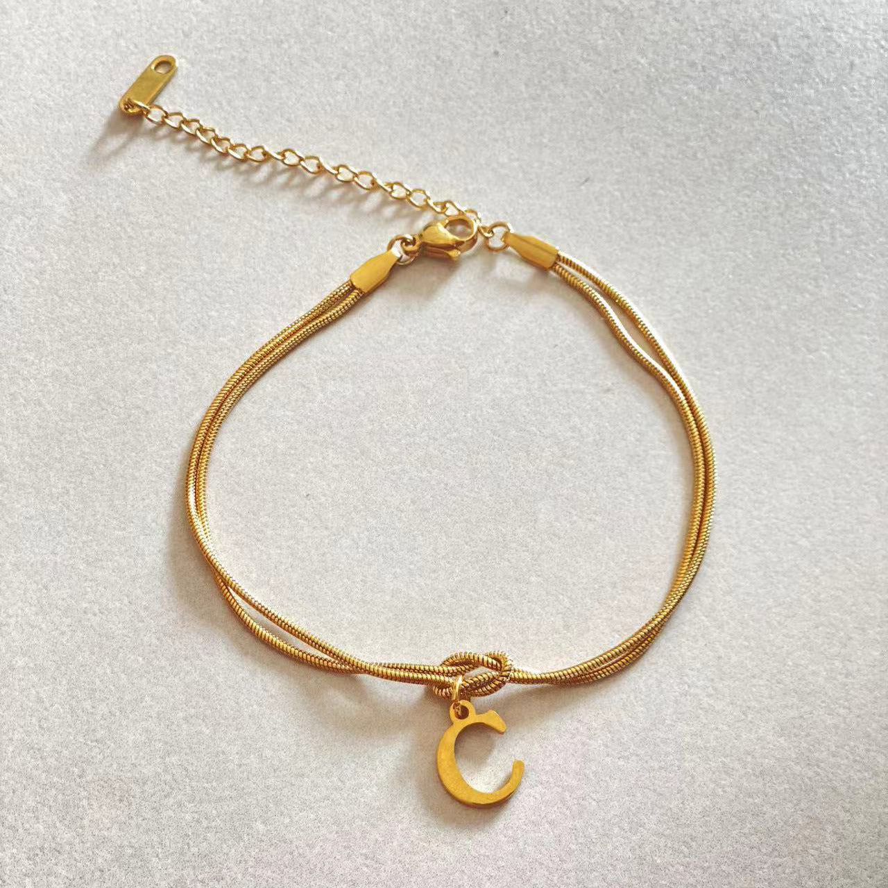 Nouveau bracelet en forme de nœud d'amour A-Z pour femmes, couple, couleur or, bracelet délicat en chaîne serpent, bijou en acier inoxydable, cadeau pour la Saint-Valentin.