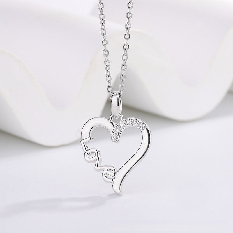 LOVE Collier en acier titane LOVE pendentif cadeau