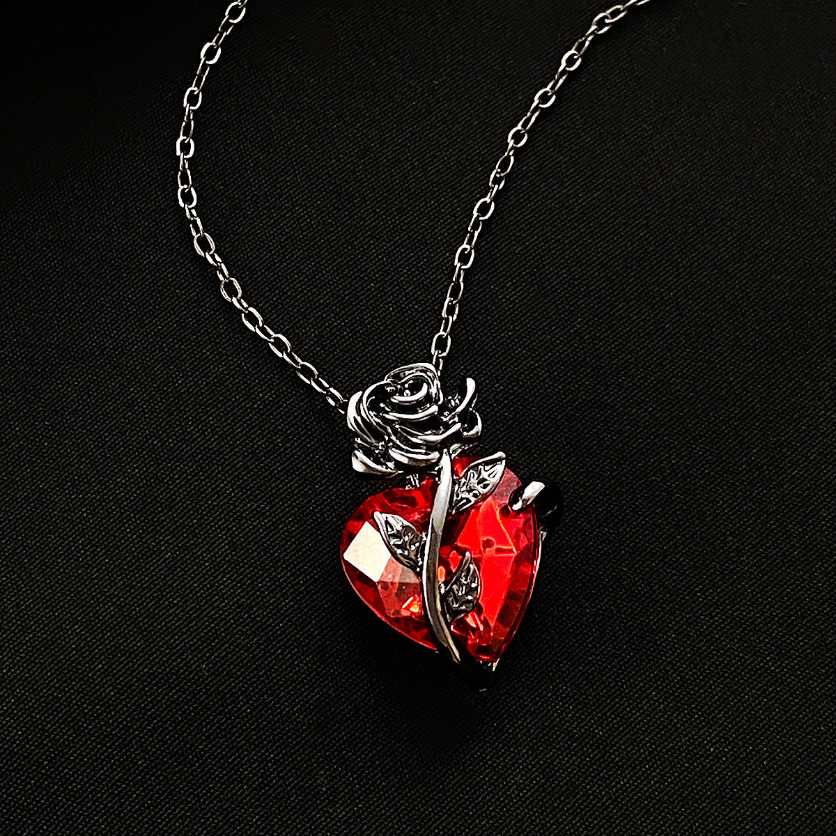 Collier Punk Rose Love, bijou de mode, pendentif en forme de cœur sur chaîne clavicule, pour la Saint-Valentin.