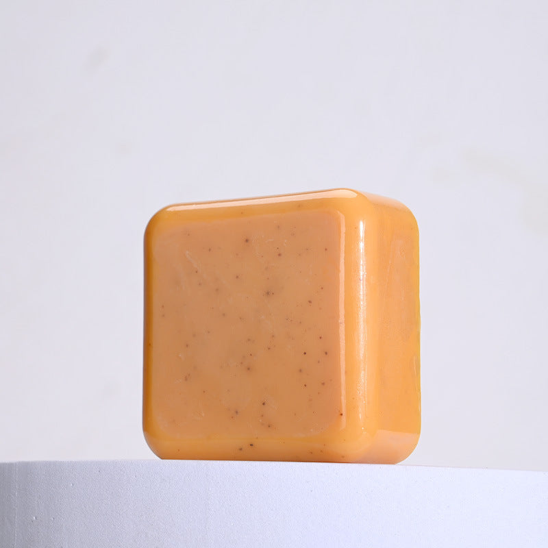 Savon de bain nettoyant fait main au curcuma glacé