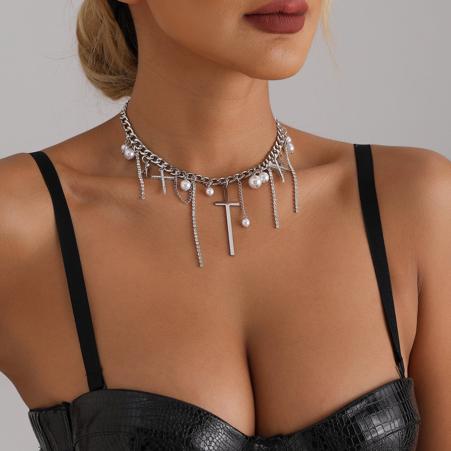 Collier avec pendentif en croix et perles pour fille, bijou tendance et tendance