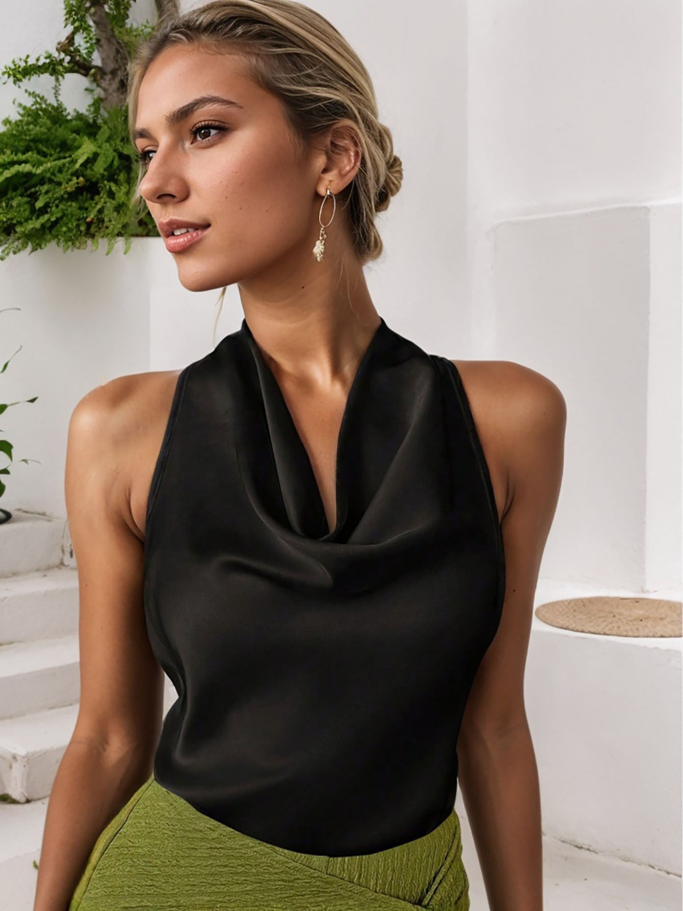 T-shirt sans manches à col évasé et couleur unie pour femme, élégant et tendance, avec décolleté licou et dos nu, manches courtes - KaoKao