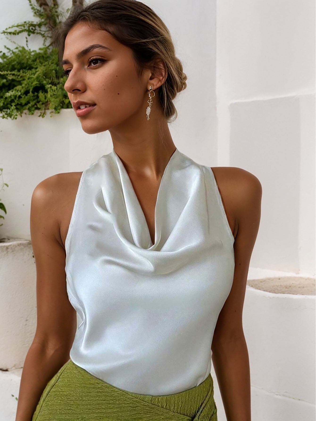 T-shirt sans manches à col évasé et couleur unie pour femme, élégant et tendance, avec décolleté licou et dos nu, manches courtes - KaoKao