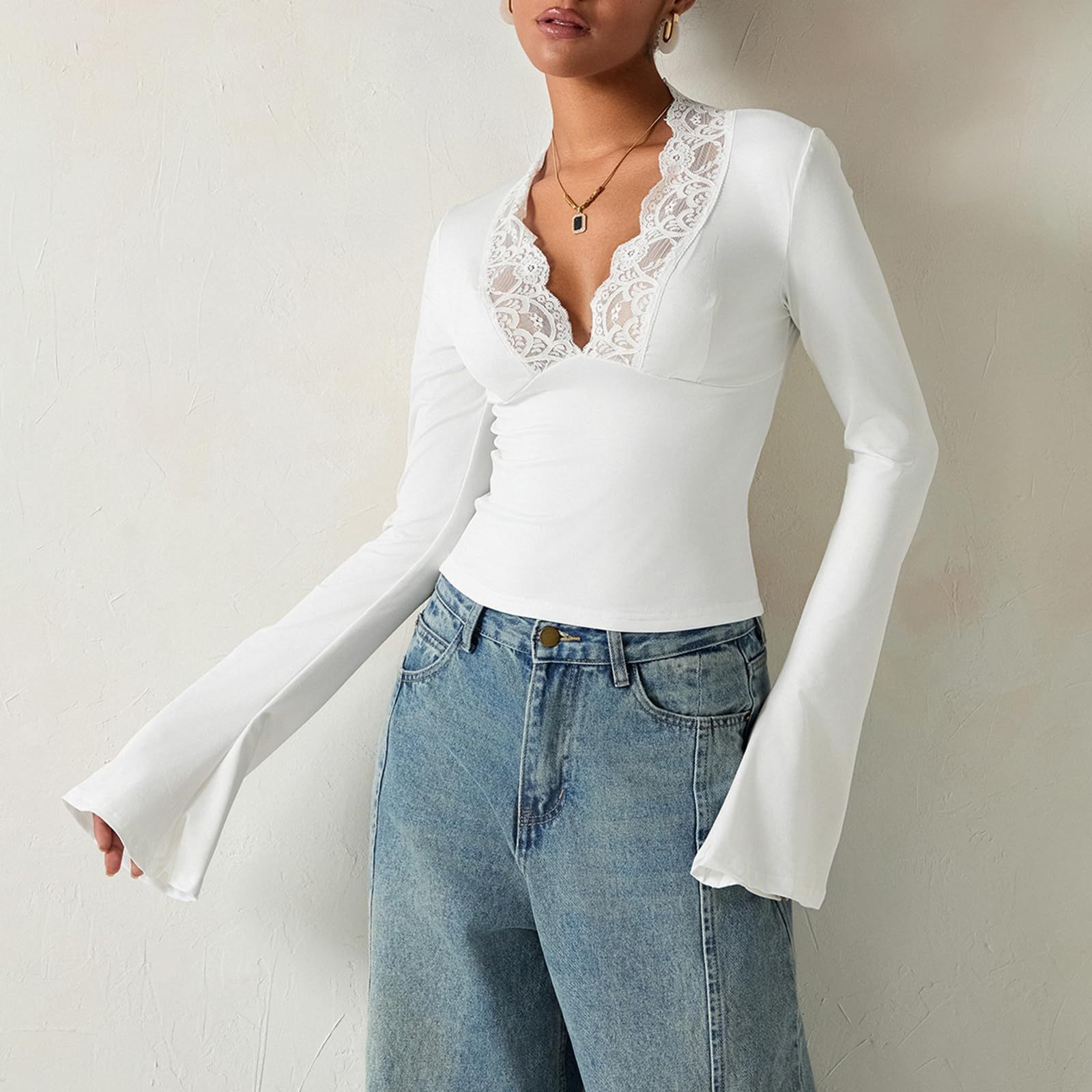 T-shirt slim col V en dentelle, manches trompette, haut à manches longues, vêtements pour femmes - KaoKao